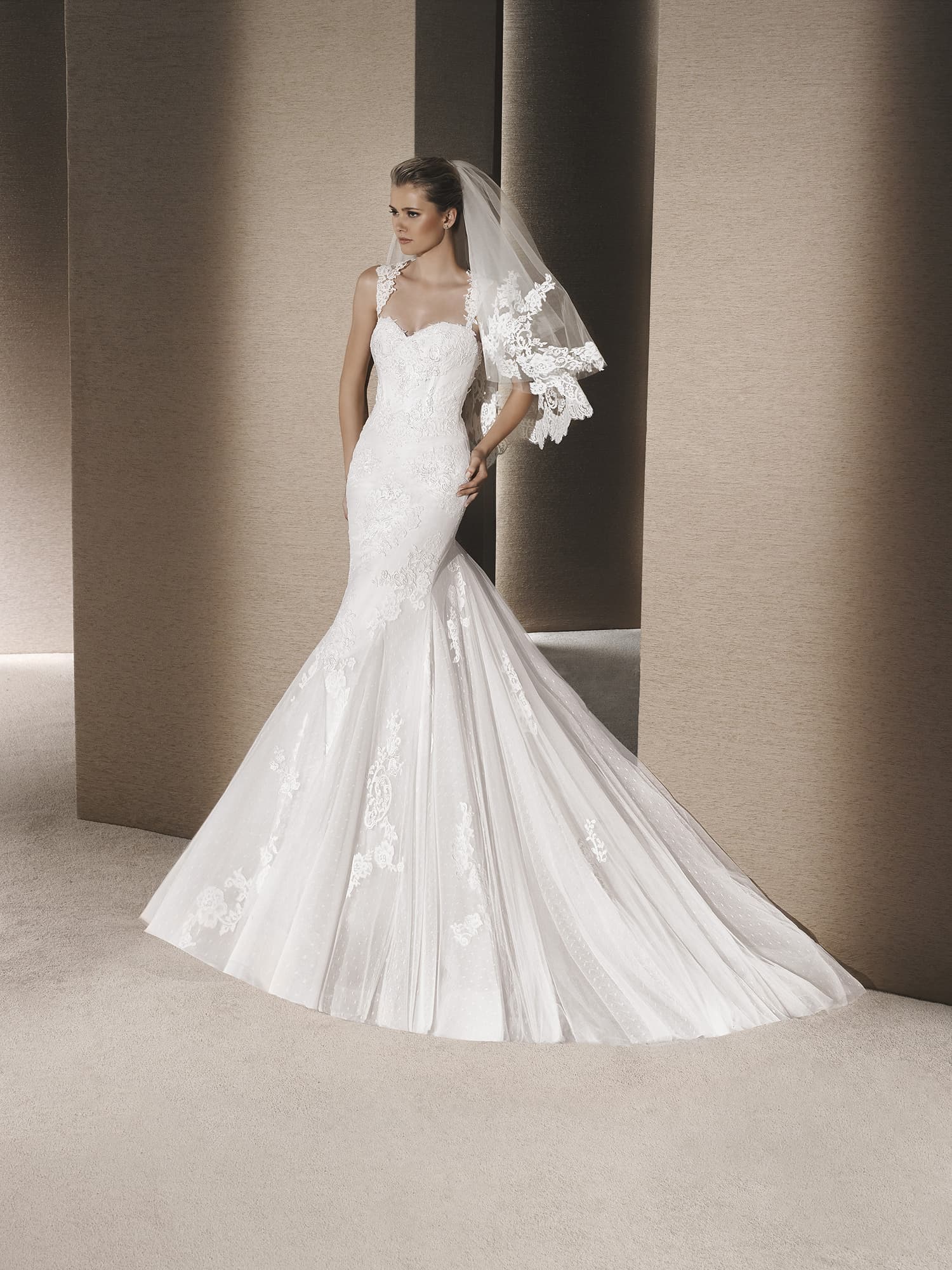 Свадебное платье La Sposa ROSALINDA — силуэт русалка, кружево по всей длине, открытые плечи