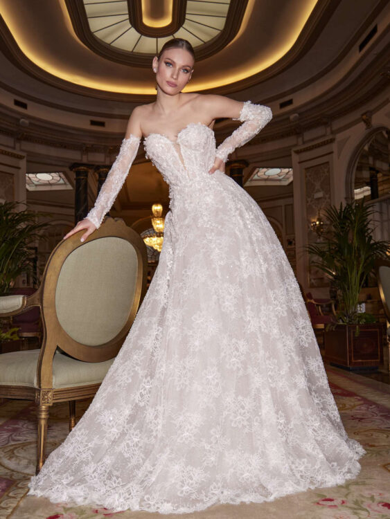 Свадебное платье Pronovias SUFI — силуэт принцесса, съёмные рукава, кружевные аппликации
